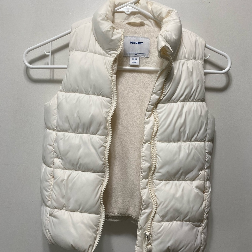 Old Navy girl’s puffer vest